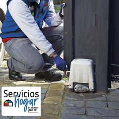 SERVICIOS HOGAR - Instalación estándar de motor y cremallera para automatización de portones